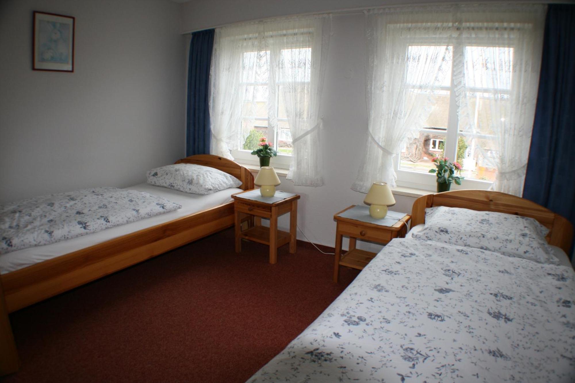 Ferienwohnungen Im Hotel Garni Zur Post Utersum Pokój zdjęcie