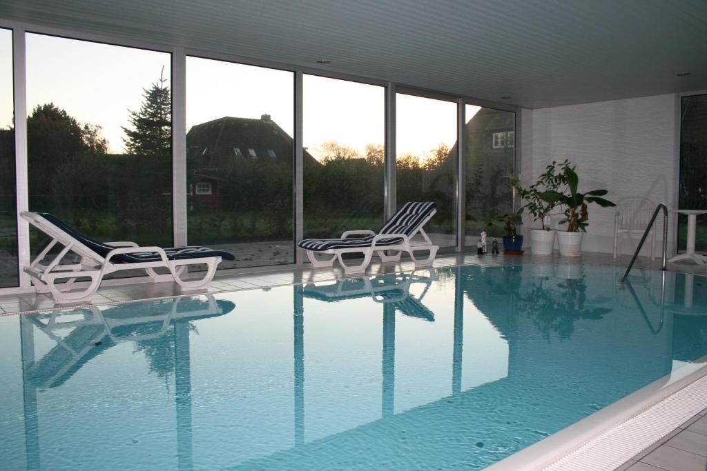 Ferienwohnungen Im Hotel Garni Zur Post Utersum Pokój zdjęcie