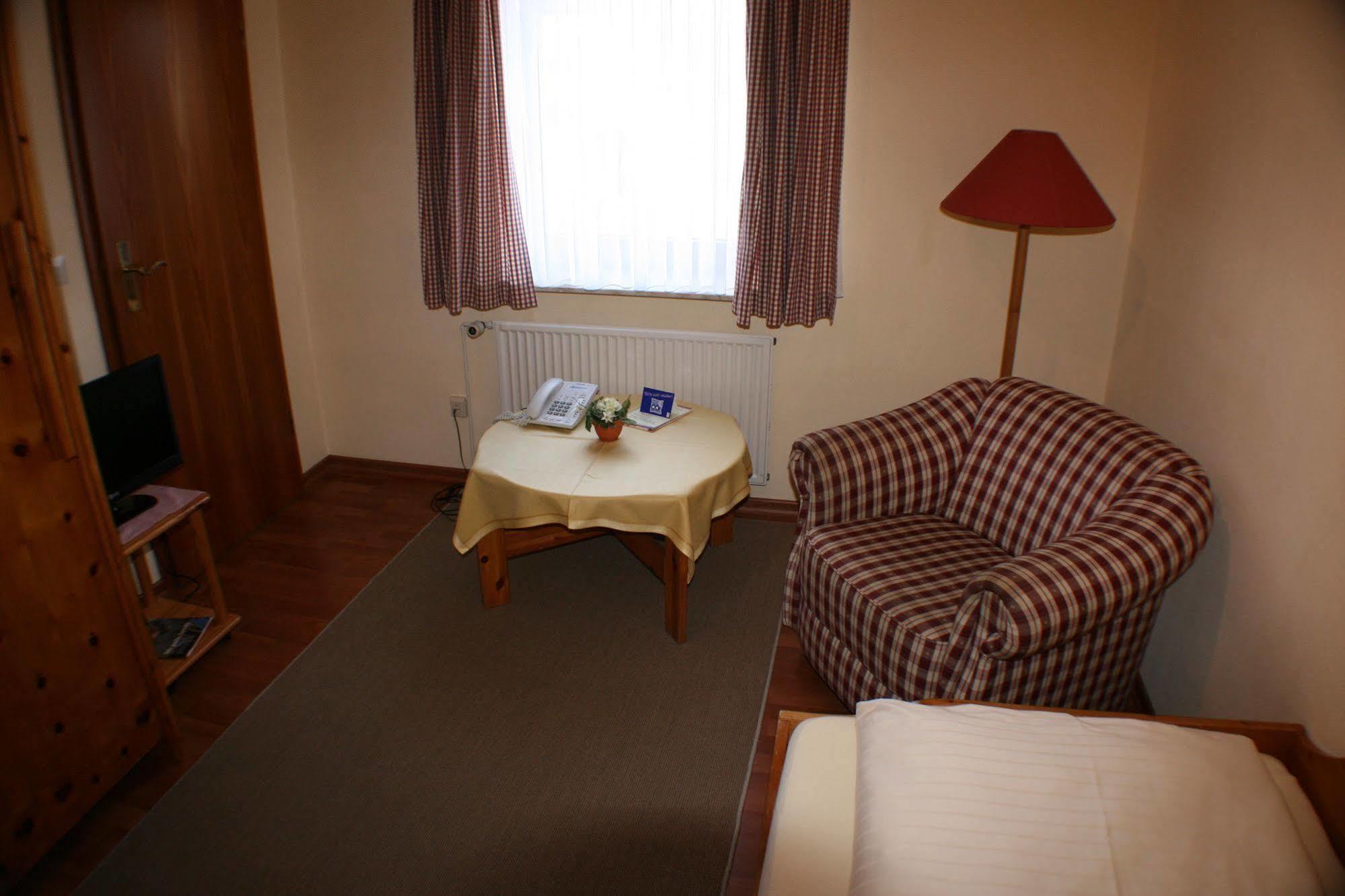 Ferienwohnungen Im Hotel Garni Zur Post Utersum Zewnętrze zdjęcie
