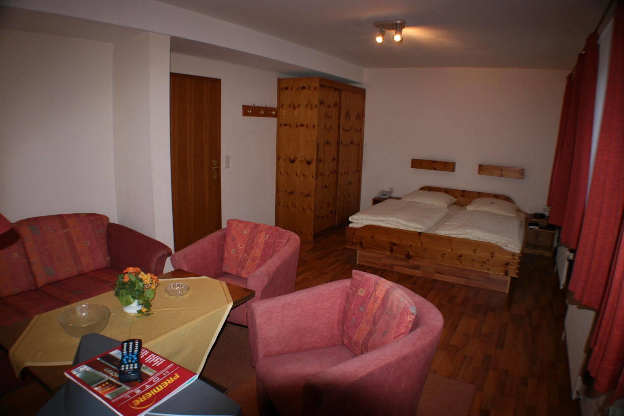 Ferienwohnungen Im Hotel Garni Zur Post Utersum Zewnętrze zdjęcie